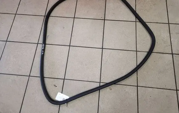 Opel Astra K Front door rubber seal 39071818 360574169