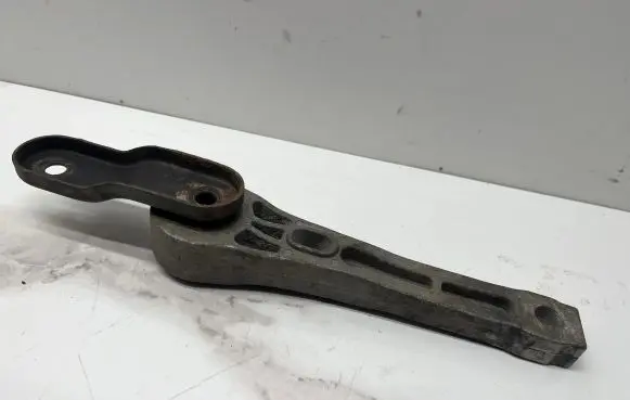 Volkswagen PASSAT B6 Engine mount bracket 3C0199855A