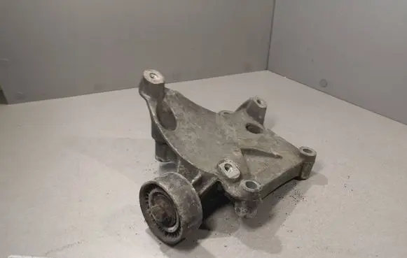 Volkswagen PASSAT B5.5 A/C compressor mount bracket 071260885