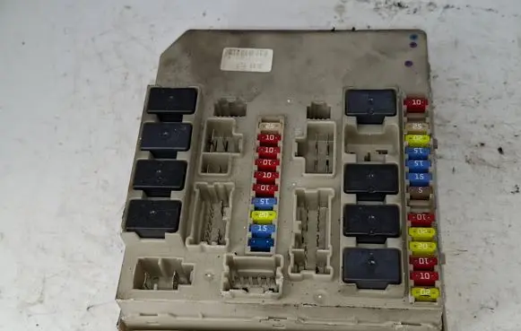Renault Clio III BSM Control unit 674661C 10F140238