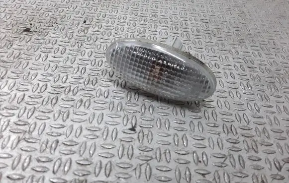 Mazda MPV Front fender indicator light P2829