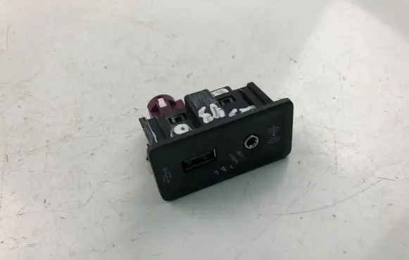 Volkswagen Tiguan USB control unit 5G0035222E