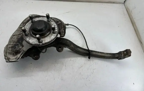 Front wheel hub