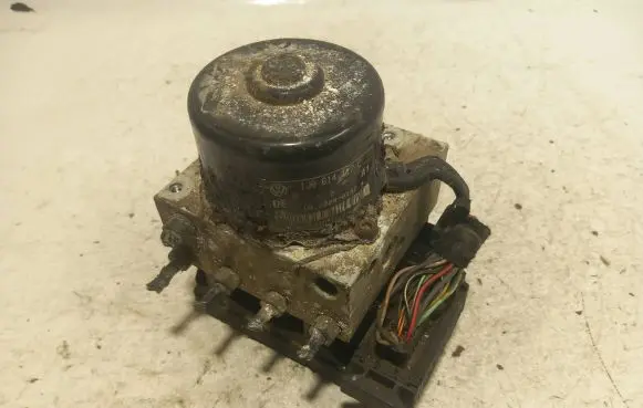 Volkswagen Golf IV ABS Pump 1J0907379G 10094903403 HLR8617S26