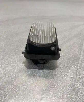 Peugeot 5008 Heater blower motor/fan resistor 9304050