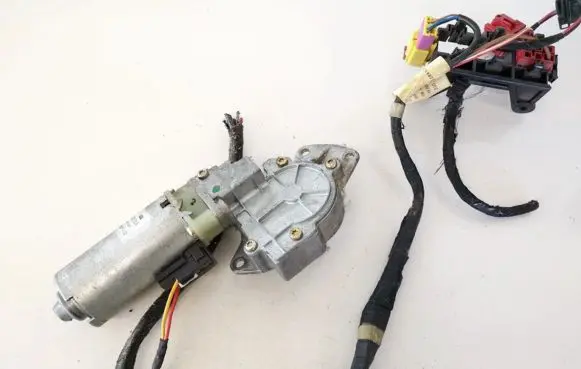 Volvo XC90 Seat adjustment motor 0130002525 198387-102