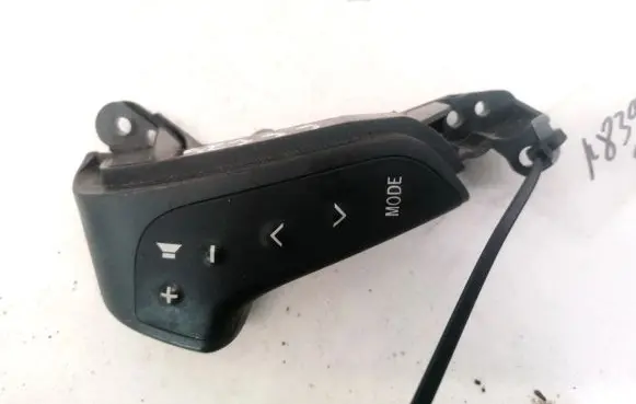 Toyota Avensis T250 Steering wheel buttons/switches 75B070