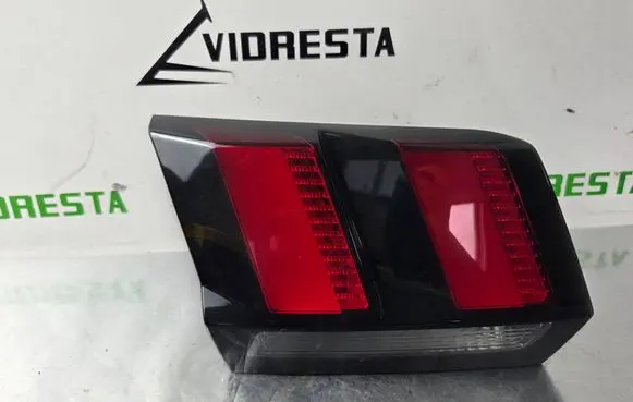 Tailgate rear/tail lights
