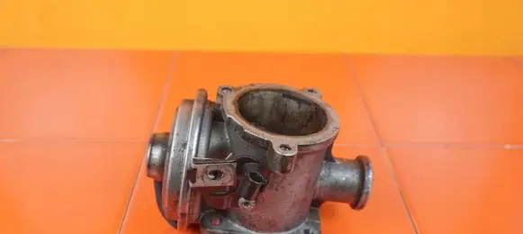 BMW 5 E60 E61 EGR thermostat 7791480 306D4