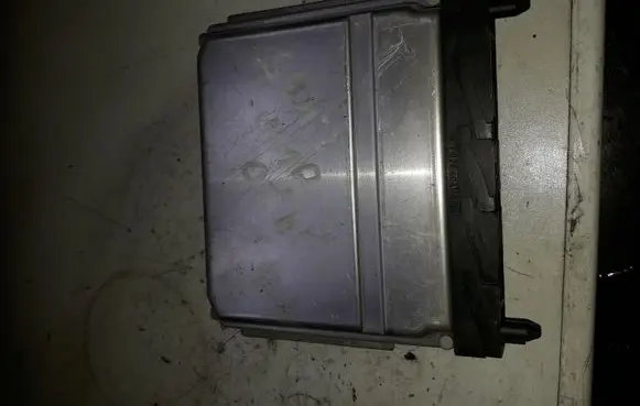 Volvo V70 Engine control unit/module 0281011441
