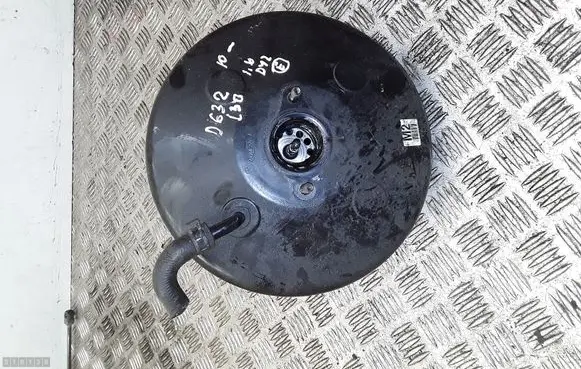 Hyundai i30 Brake booster 585001H200