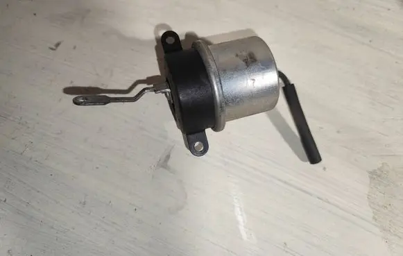 Ford Galaxy Vacuum valve 6a1017
