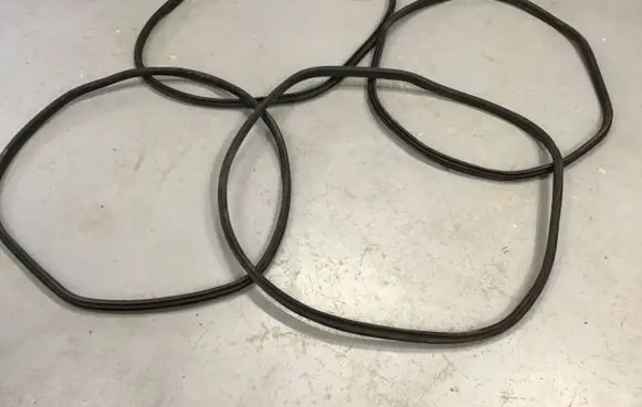 Rear door rubber seal (on body)