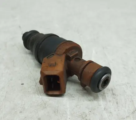 Mercedes-Benz E W124 Fuel injector 0000784949 A0000784949 0280155217
