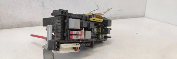 Mercedes-Benz C W204 SAM control unit A2049001202 A2045459032 A2129022702