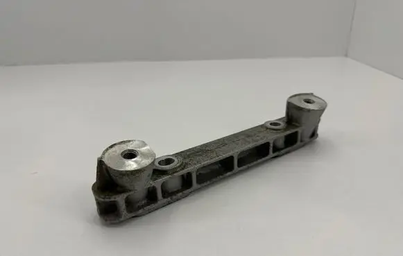 Volvo XC40 Engine mount bracket 32222102 8888765997