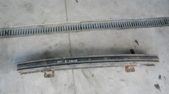 Land Rover Discovery 3 - LR3 Front bumper support beam L7MTA 190KM 2006R