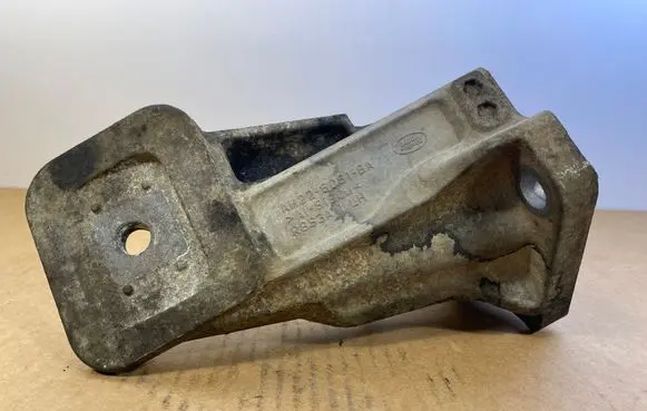 Land Rover Range Rover Sport L320 Engine mount bracket LR007802