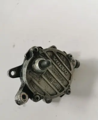 Volvo V70 Vacuum pump 30731825
