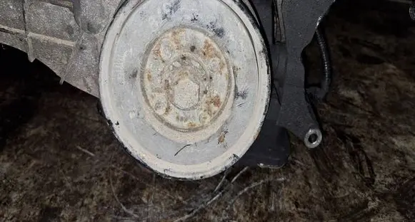 Opel Astra H Crankshaft pulley 