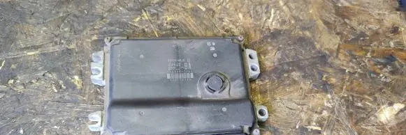 Suzuki Grand Vitara II Engine control unit/module 33920