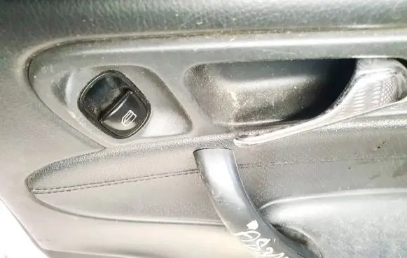 Mercedes-Benz C W203 Electric window control switch a3189010001