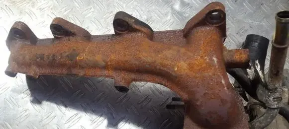 Toyota Avensis T220 Exhaust manifold