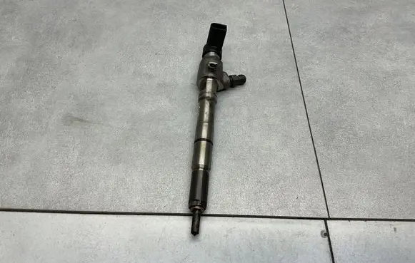 Volkswagen Golf VI Fuel injector 03L130277B