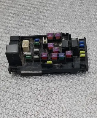 Subaru Forester SJ Fuse module 82241SG071 610107 5240