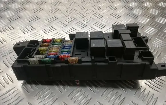 Volvo S60 Fuse module 518787205