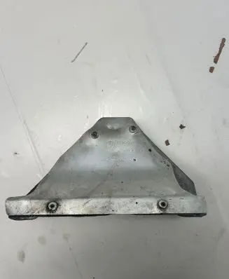 Engine mounting bracket