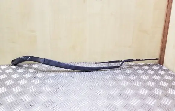 Nissan X-Trail T31 Front wiper blade arm
