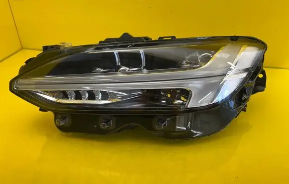 Volvo S90, V90 Headlight/headlamp 31468900