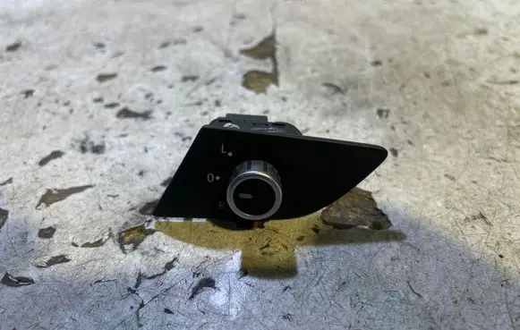 Volkswagen PASSAT B7 Wing mirror switch 561959565 101713 230124
