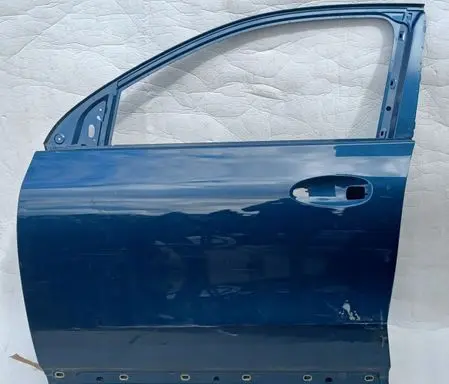 Mercedes-Benz GLA H247 Front door