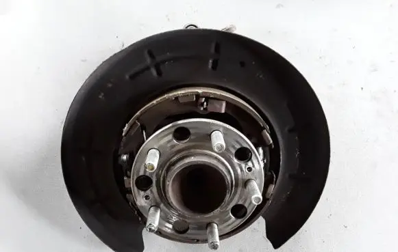 Rear wheel hub