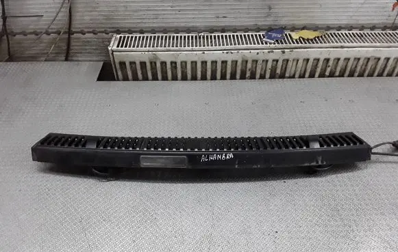 Seat Alhambra (Mk1) Wiper trim 7M3853185C