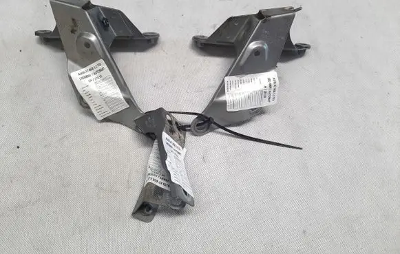 Fender mounting bracket