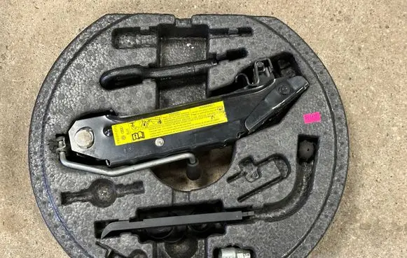 Volkswagen Golf V Lift Jack 1K0011031L 1K0012115F 1T0805615A