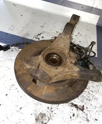 Hyundai i20 (PB PBT) Front wheel hub