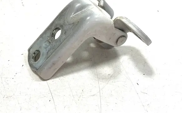 KIA Sorento Rear door lower hinge