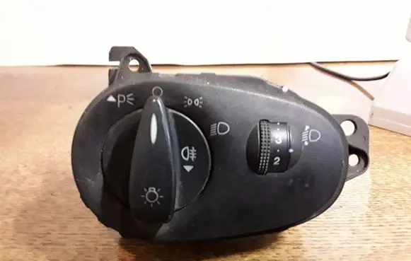 Ford Focus Light switch NOCODE