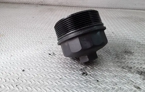 Audi A4 S4 B5 8D Oil filter cover 353102008