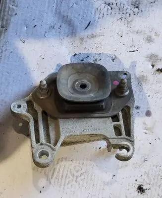 Renault Trafic III (X82) Gearbox mounting bracket 112228161R 11220