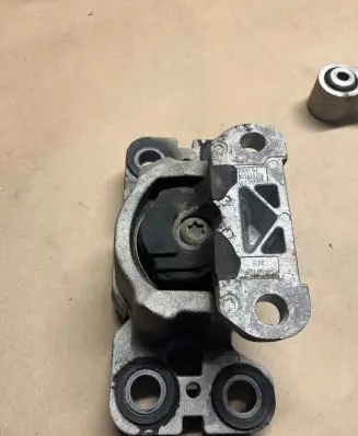 Volvo XC60 Engine mount bracket 31316875