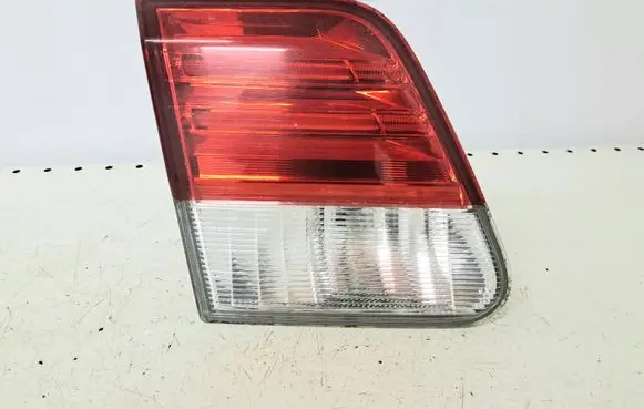 Toyota Avensis T270 Tailgate rear/tail lights