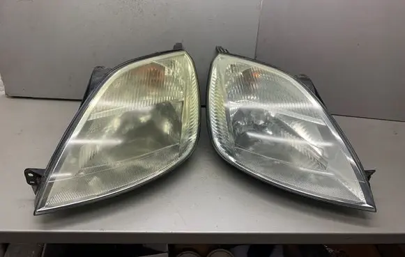 Ford Fiesta Headlight/headlamp 0374D