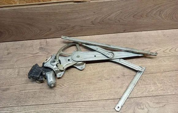 Toyota Verso Front door window regulator with motor 698100F020 29032012