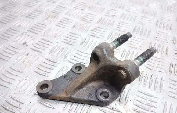 Mazda 626 Engine mounting bracket