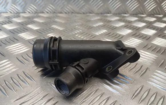 BMW 5 E60 E61 Engine coolant pipe/hose 2247744